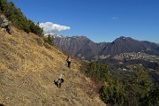 48 Andiamo a vedere l'anticima nord sul sentiero che sale da Frerola